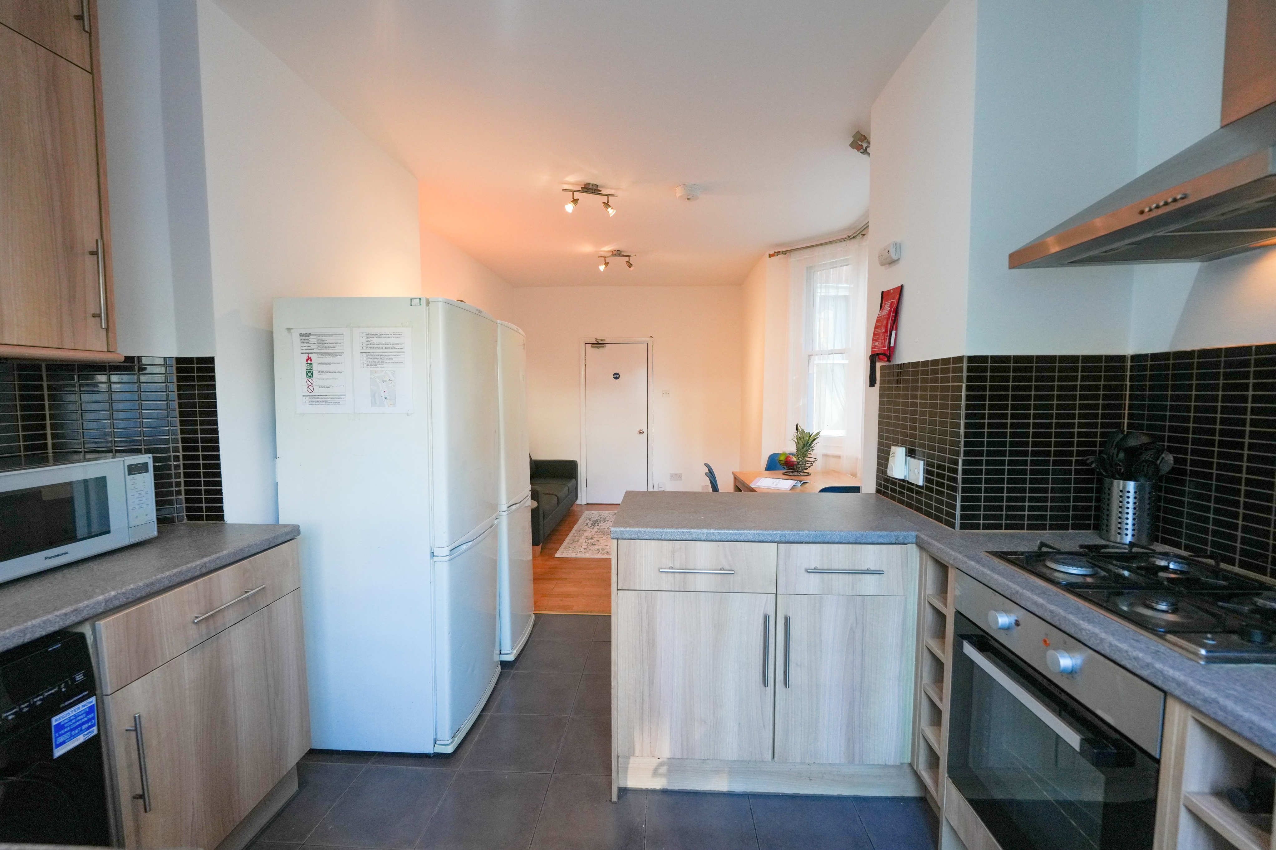 Bright Double Room in Victorian House / Canada Water